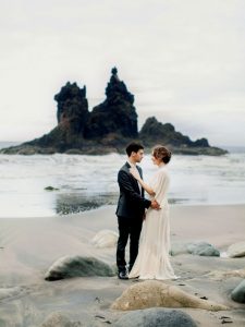 Mariage sur la plage / Photo via Weddings and Events by Natalia Ortiz