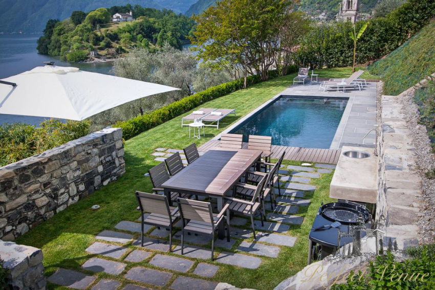 House with pool in Lake Como