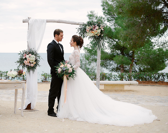 Beach wedding ceremony in Alicante