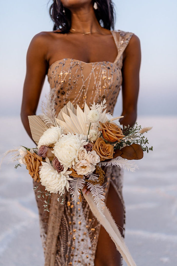 A Celebration of 5 Years of Marriage at Bonneville Salt Flats in Utah - Perfect Venue