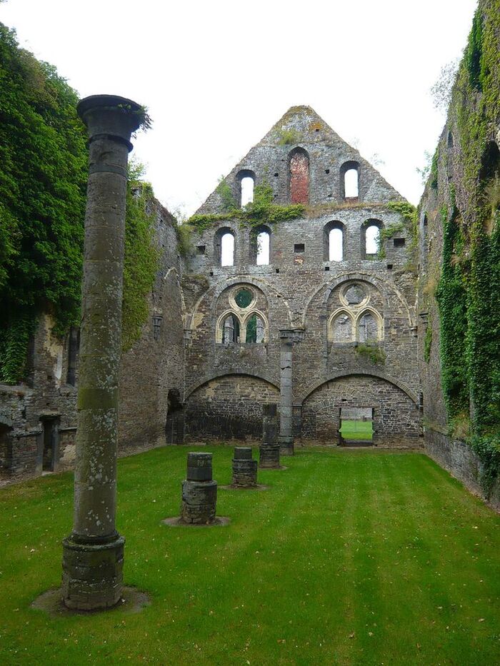 Ruined monasteries in Europe Ruined monasteries in Europe / Photo via Pinterest