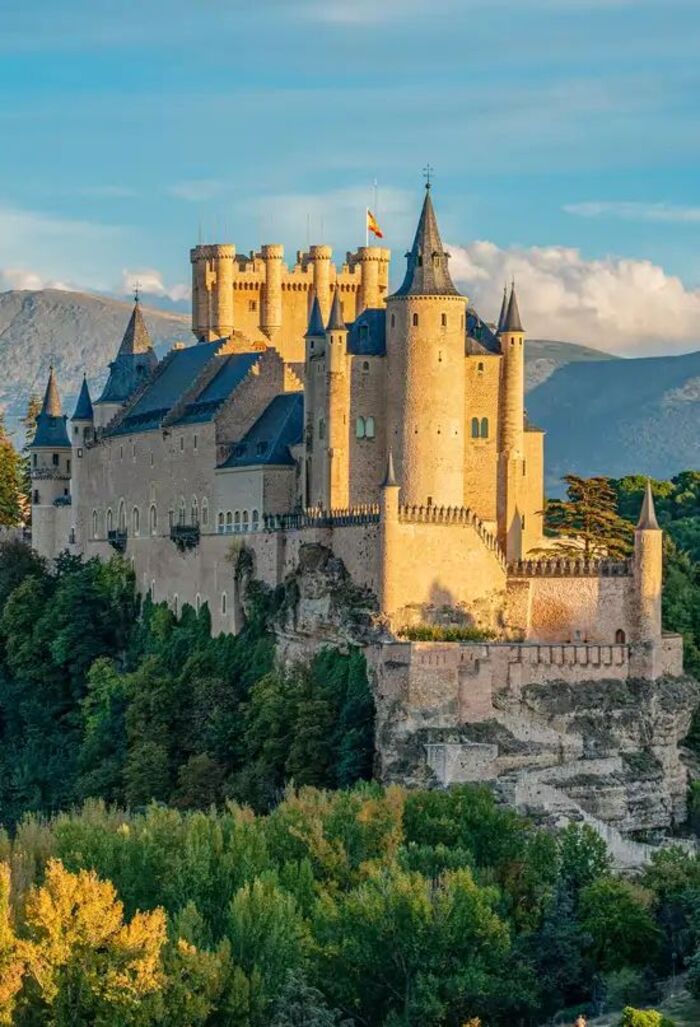 Disney Castle Weddings / Photo via Pinterest