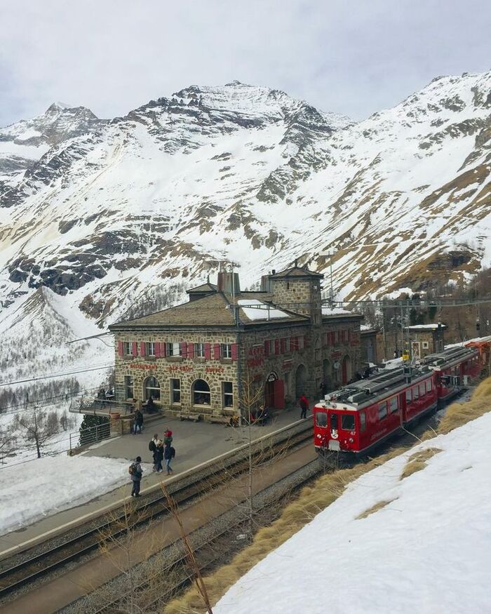 Предложение руки и сердца на Бернинском экспрессе / Фото с Pinterest