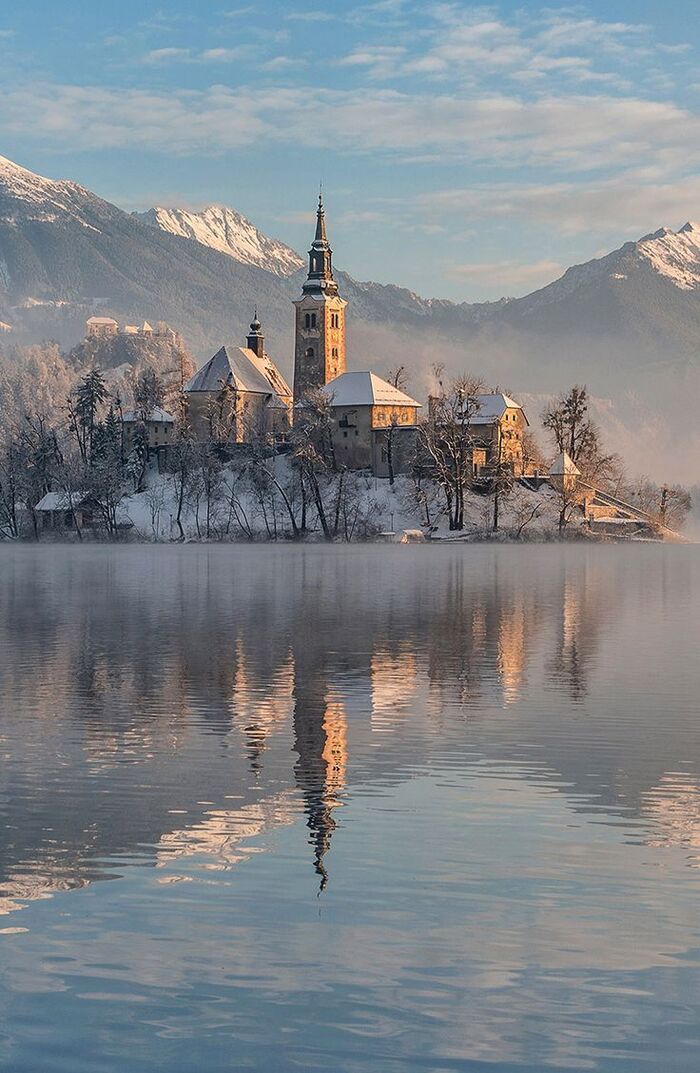 Disney Castle Weddings / Photo via Pinterest