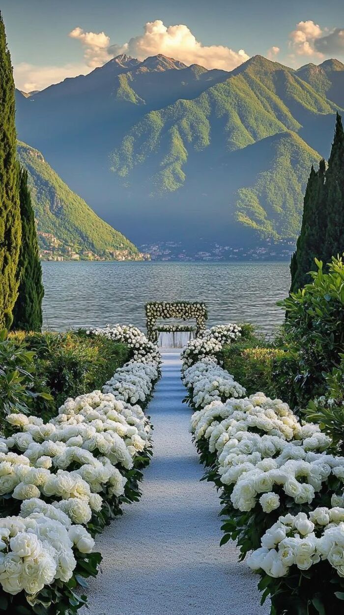 Alpine-themed wedding in Switzerland Alpine-themed wedding in Switzerland / Photo via Pinterest