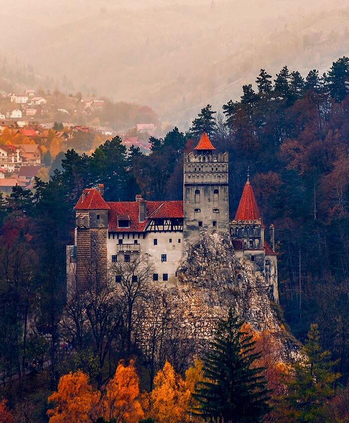 Disney Castle Weddings / Photo via Pinterest