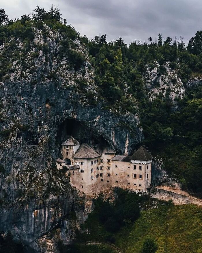 Disney Castle Weddings / Photo via Pinterest