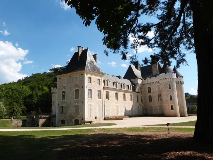 Wedding in the French countryside Wedding in the French countryside / Photo via Lascaux-Dordogne