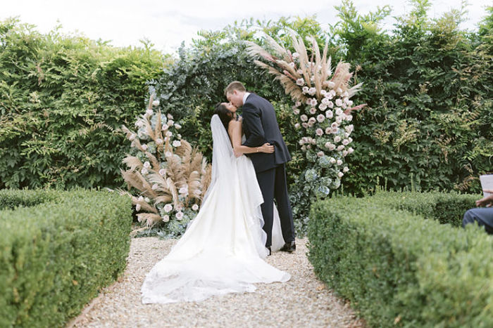 Destination Wedding Surrounded by Stunning Tuscan Vineyards - Perfect Venue