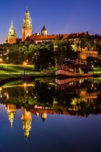 Wedding proposal on the Vistula River / Photo via Pinterest.