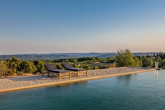 Wedding in the French countryside  Wedding in the French countryside / Photo via Domaine de la Colline