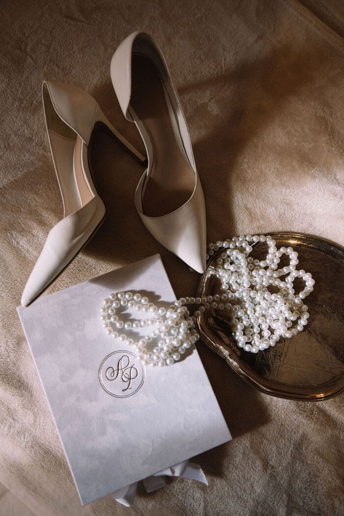 Свадебные приглашения на бумаге с премиальной отделкой | Фото предоставлено Perfect Venue Свадебные приглашения на бумаге с премиальной отделкой | Фото предоставлено Perfect Venue