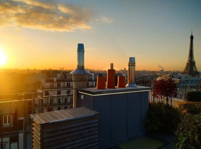 Marriage proposal in Paris at the Copernic Terrace / Photo via Le Rooftop Copernic