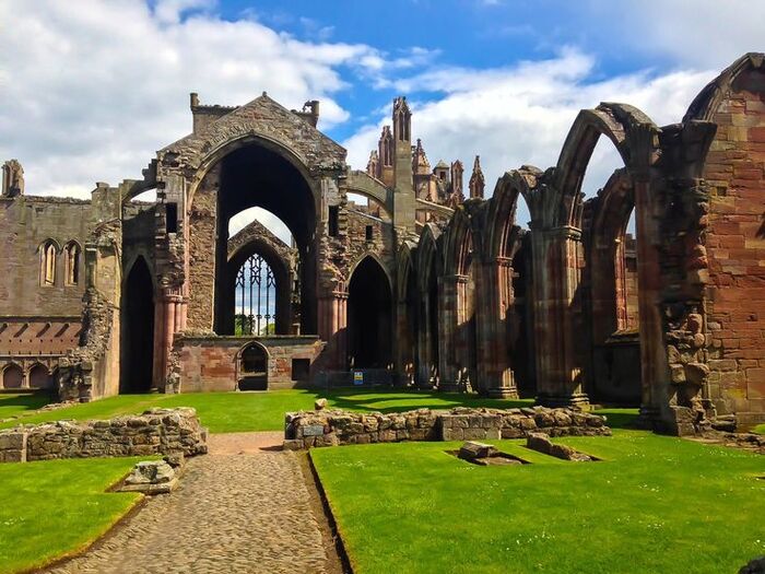 Monasterios en ruinas en Europa Monasterios en ruinas en Europa / Foto vía Pinterest