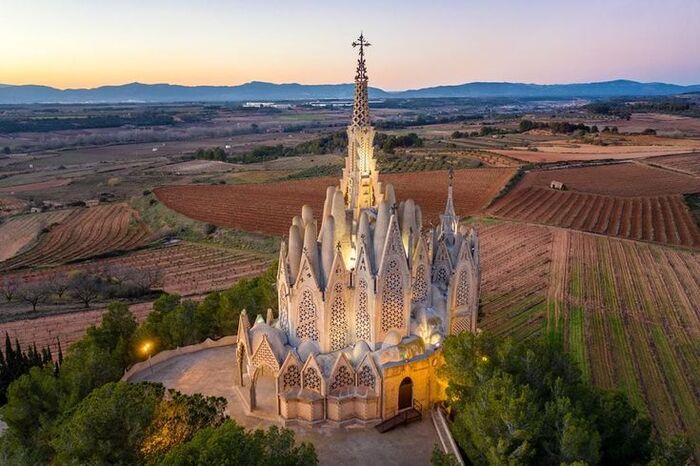 Ruined monasteries in Europe Ruined monasteries in Europe / Photo via Pinterest