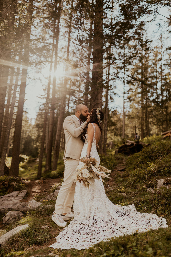 Minimalist Elopement Surrounded by Impressive Swiss Mountains - Perfect Venue