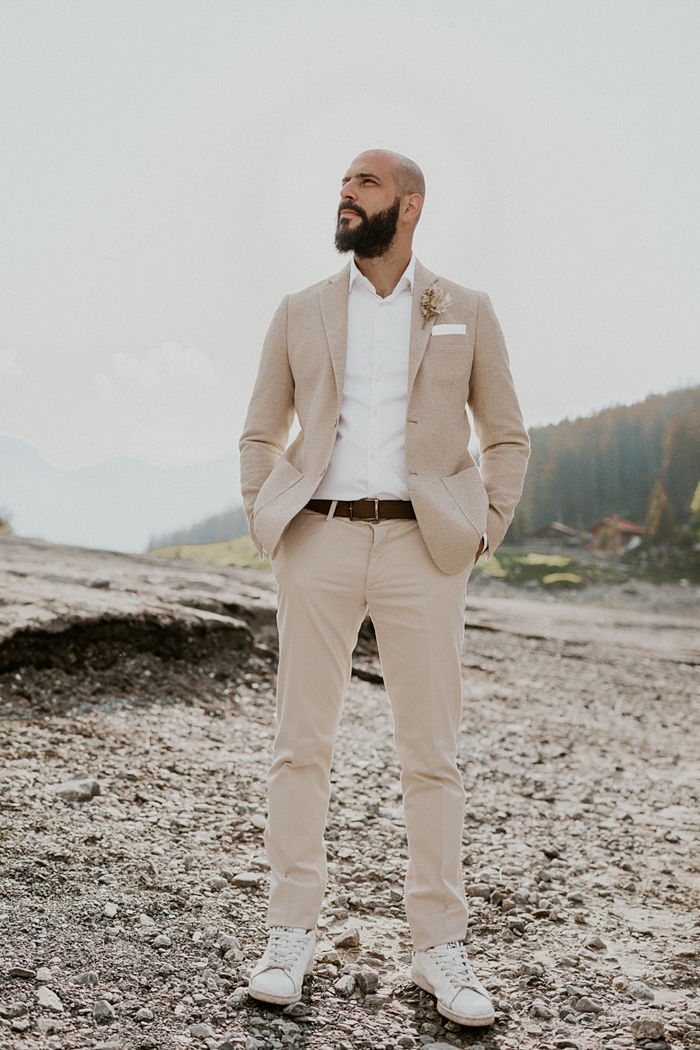 Minimalist Elopement Surrounded by Impressive Swiss Mountains - Perfect Venue