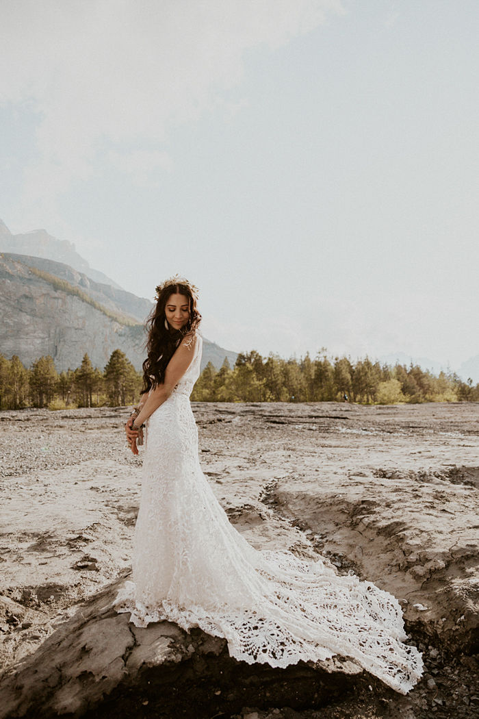 Minimalist Elopement Surrounded by Impressive Swiss Mountains - Perfect Venue