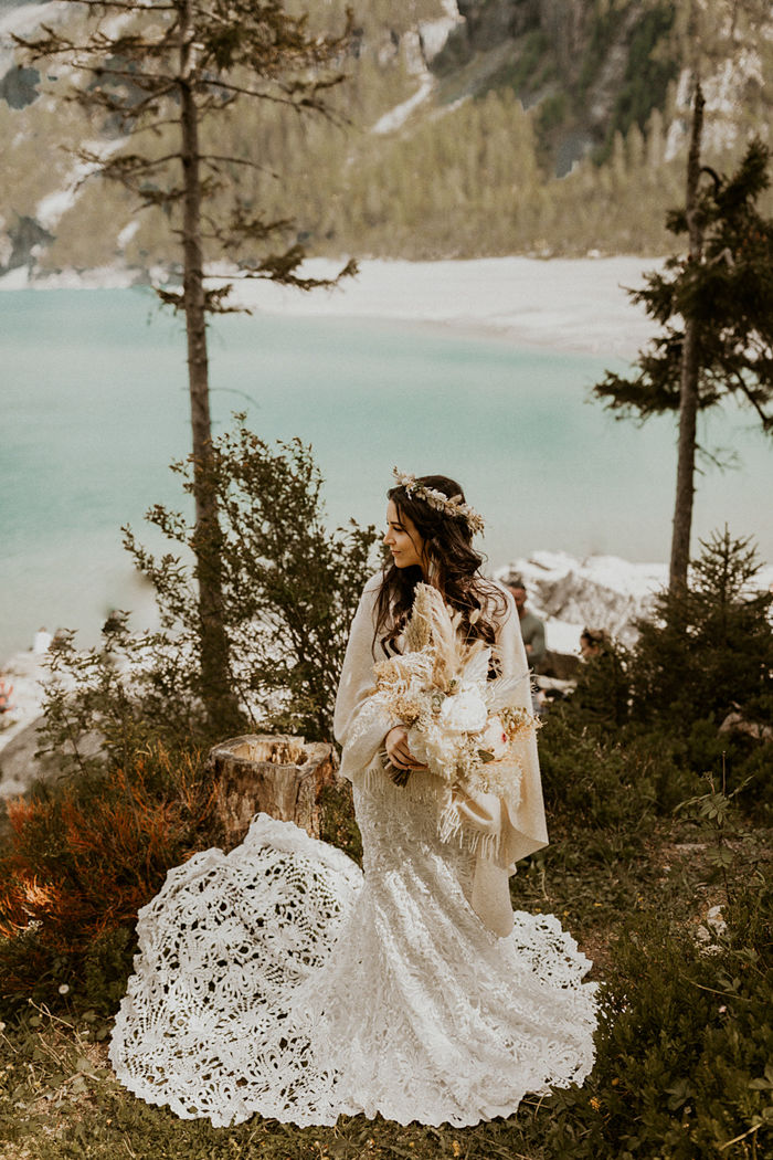 Minimalist Elopement Surrounded by Impressive Swiss Mountains - Perfect Venue