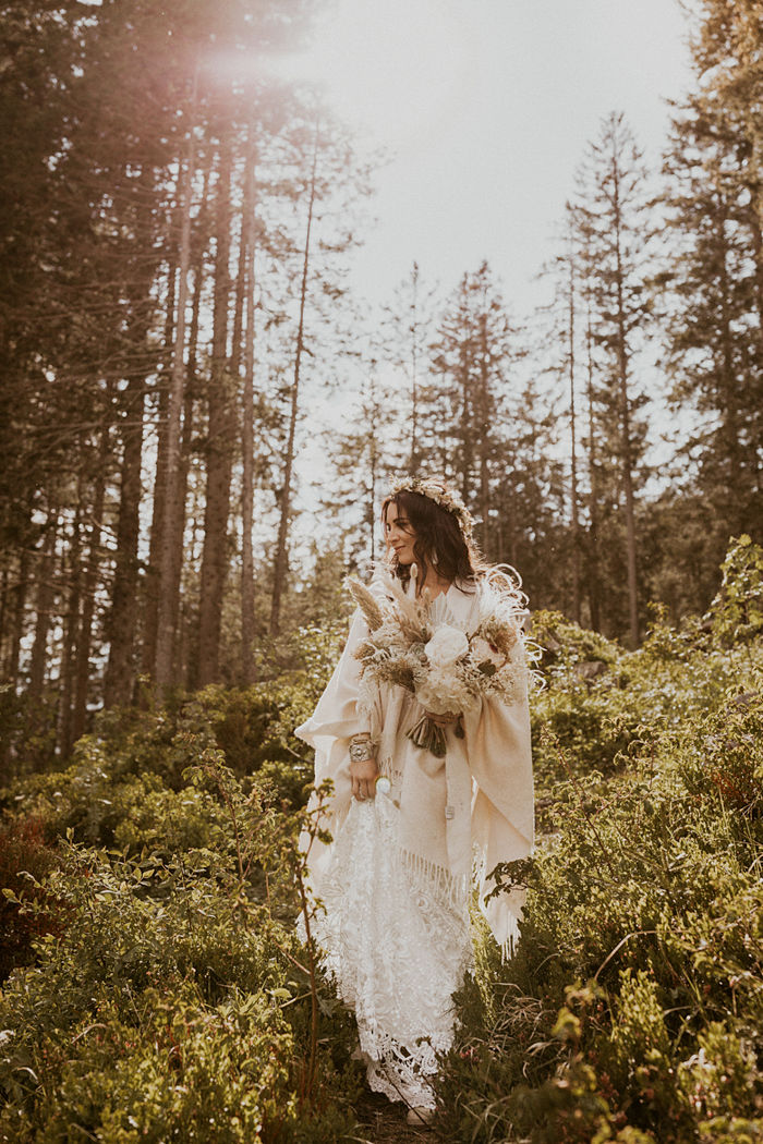 Minimalist Elopement Surrounded by Impressive Swiss Mountains - Perfect Venue