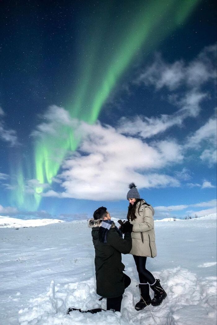 Pedidas bajo auroras boreales Pedidas bajo auroras boreales / Foto vía Pinterest