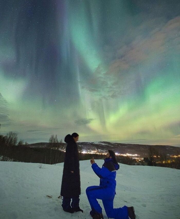 Pedidas bajo auroras boreales Pedidas bajo auroras boreales / Foto vía Pinterest