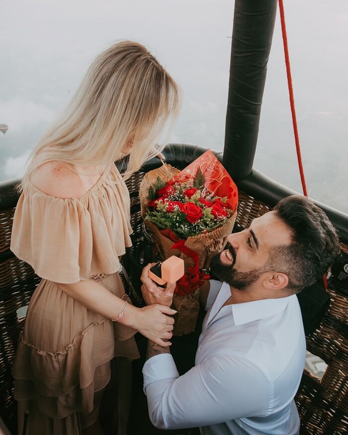 Marriage proposal with a hot air balloon ride Marriage proposal with a hot air balloon ride / Photo via História a Dois Fotografias