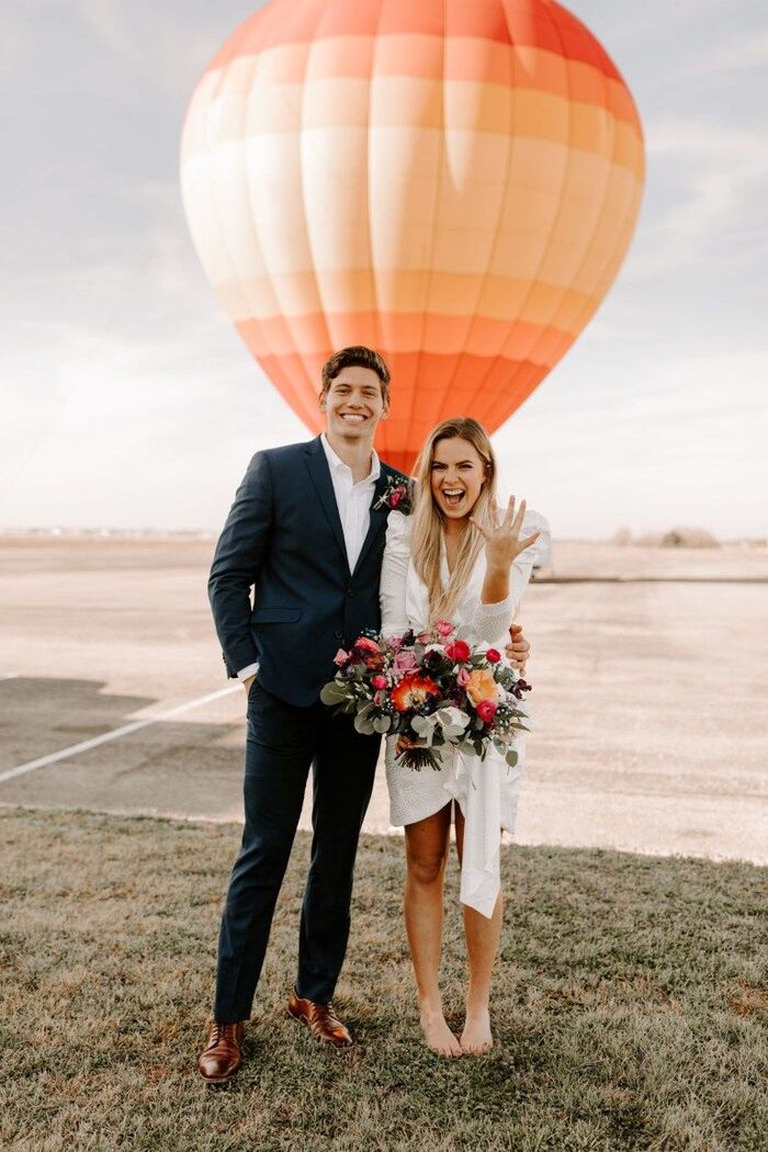 Marriage proposal with a hot air balloon ride Marriage proposal with a hot air balloon ride / Photo via Pinterest