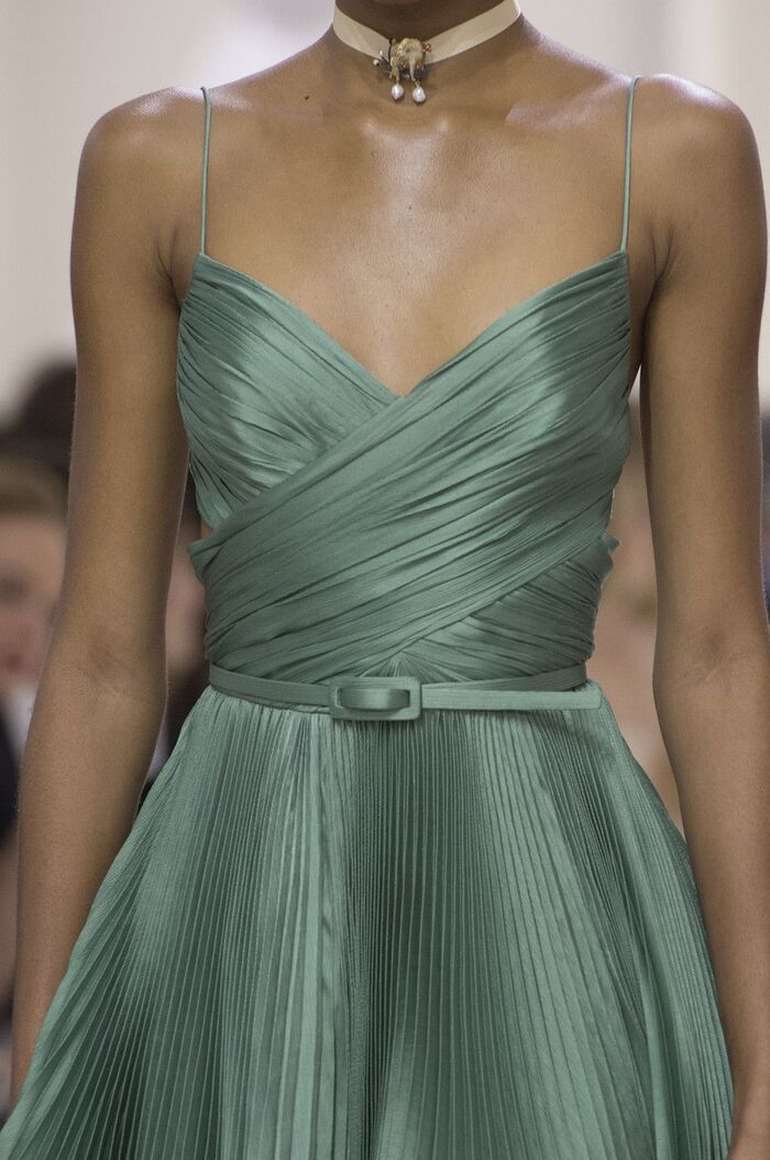 Тренды свадебных нарядов для гостей на 2027 год / Фото через A. Rose