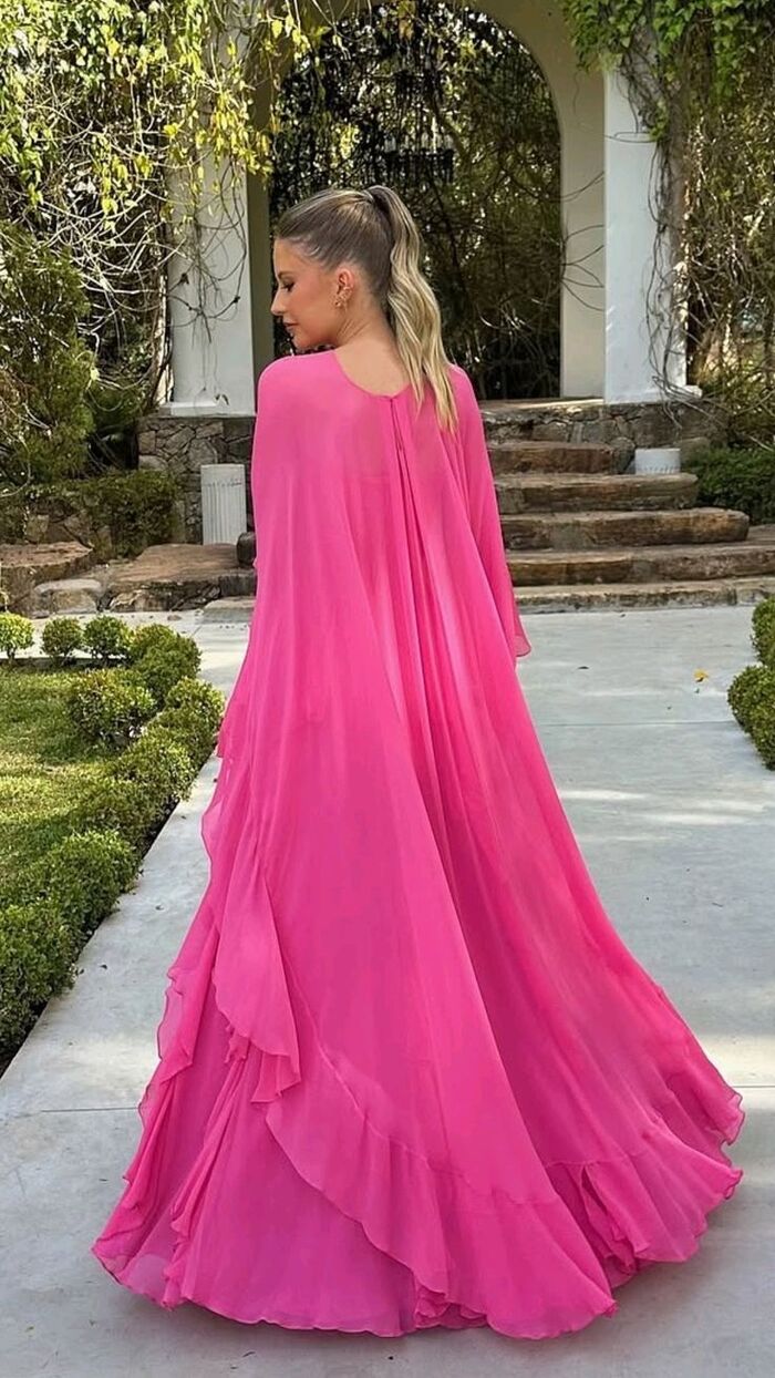 Тренды свадебных нарядов для гостей на 2027 год / Фото через Melek Kaya