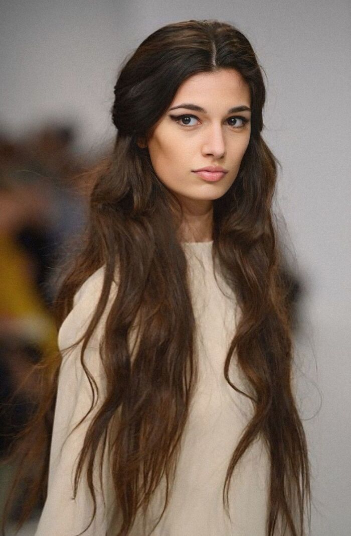 Тренды свадебных нарядов для гостей на 2027 год / Фото через Sierra Sunderland