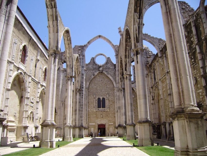 Wedding in Lisbon, a proper place to get married and fall in love again