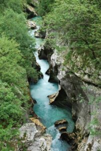 Proposal on the Soca River / Photo via Pinterest