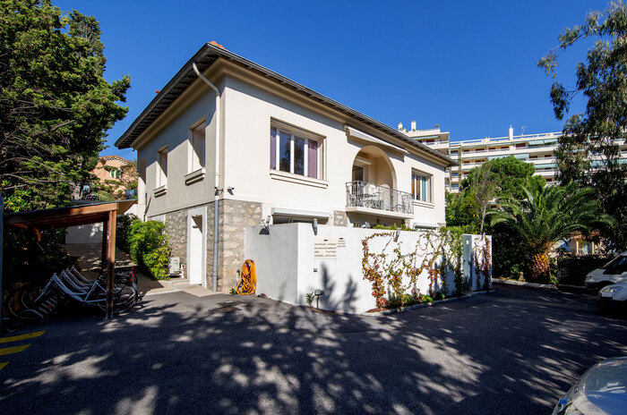 Wedding in the French countryside  Wedding in the French countryside / Photo via Villa Étoile