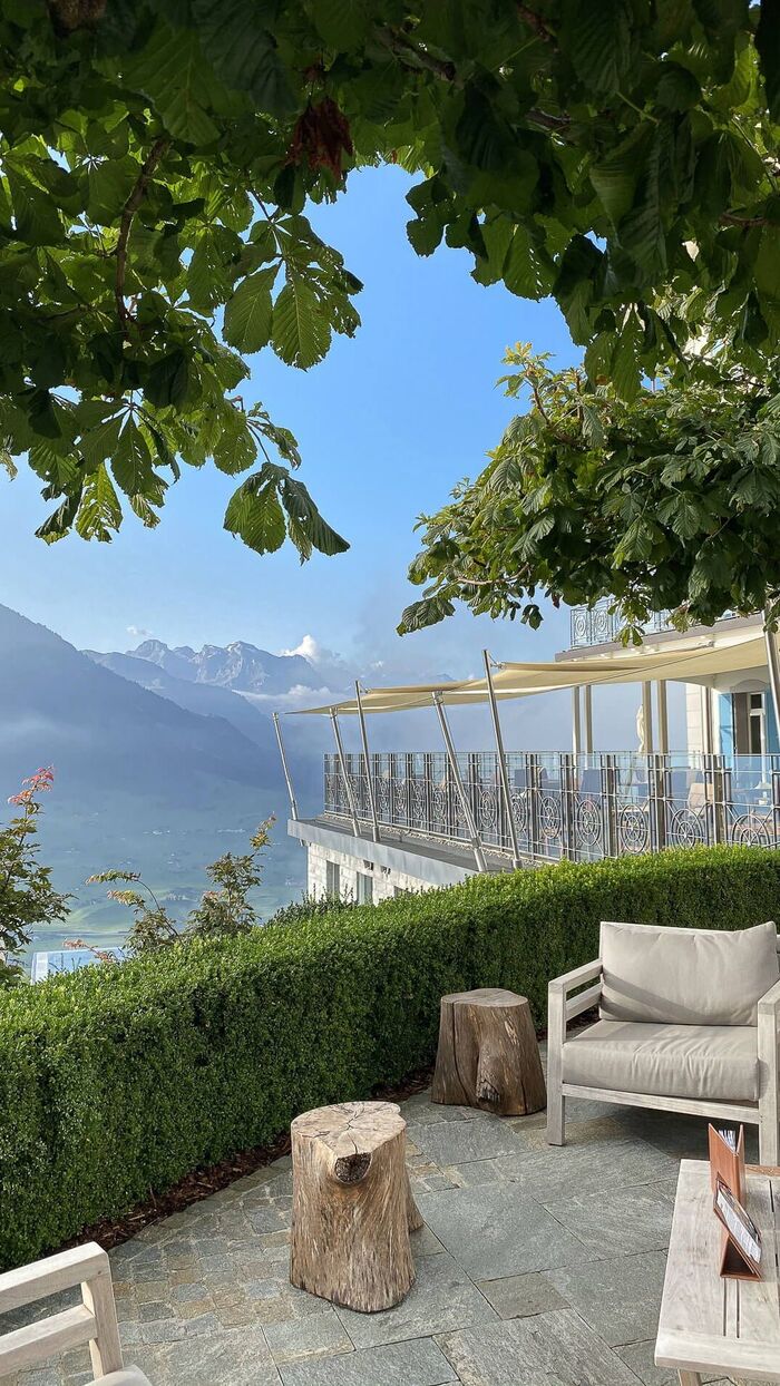 Alpine-themed wedding in Switzerland Alpine-themed wedding in Switzerland / Photo via Villa Honegg