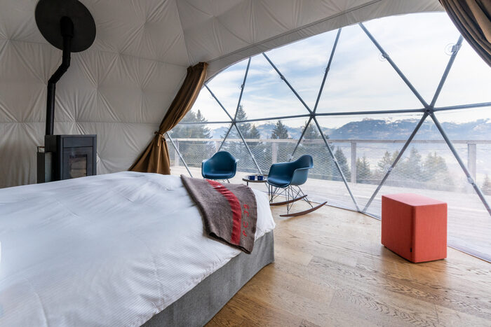 Hotels with views in Switzerland / Photo via Whitepod