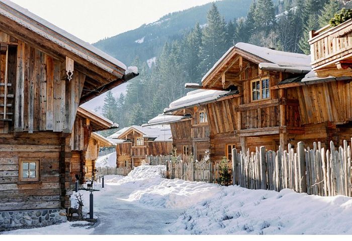 Vanessa and Dennis’ Snowy but Cosy Wedding in the Salzburg Mountains - Perfect Venue