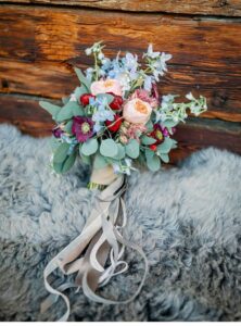 Winter Flowers / Photo via Perfect Venue