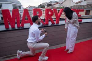 Wedding proposal / Photo via Weddings and Events by Natalia Ortiz