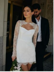 Short wedding dress / photo via Pinterest