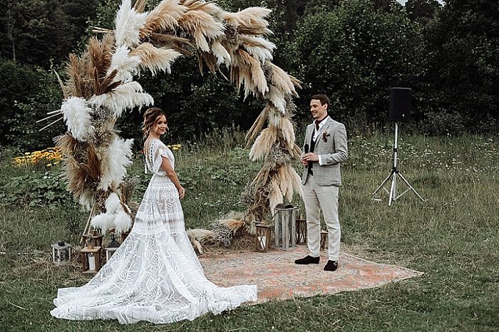 Boho Wedding in Russia Surrounded by Feathers and Pampas Grass - Perfect Venue