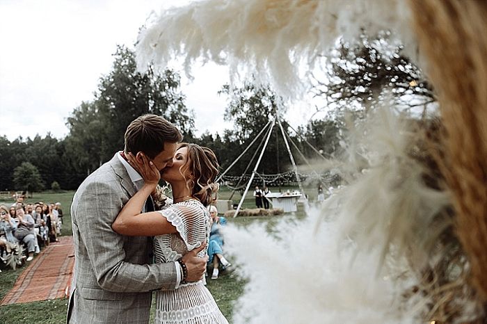 Boho Wedding in Russia Surrounded by Feathers and Pampas Grass - Perfect Venue