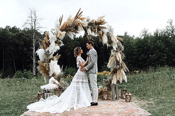 Boho Wedding in Russia Surrounded by Feathers and Pampas Grass - Perfect Venue