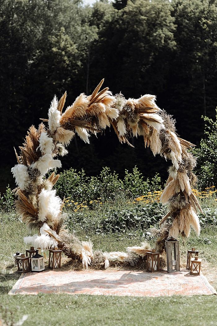 Boho Wedding in Russia Surrounded by Feathers and Pampas Grass - Perfect Venue