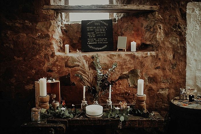 Aimee and Mark’s Authentic Autumnal Wedding in a Renovated Cowshed in Scotland - Perfect Venue