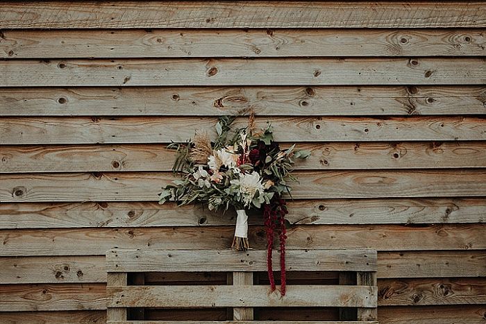 Aimee and Mark’s Authentic Autumnal Wedding in a Renovated Cowshed in Scotland - Perfect Venue