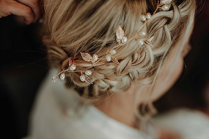 Aimee and Mark’s Authentic Autumnal Wedding in a Renovated Cowshed in Scotland - Perfect Venue