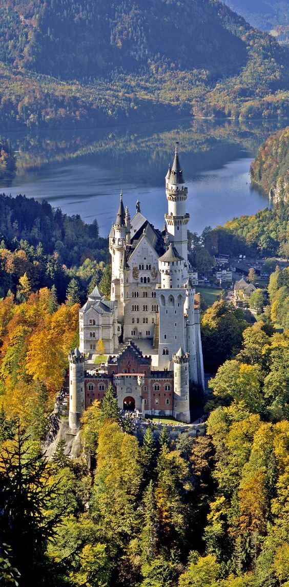 Disney Castle Weddings / Photo via Pinterest
