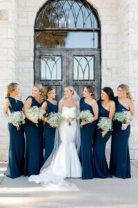 Damas de honor para 2026 en azul eléctrico / Pinterest