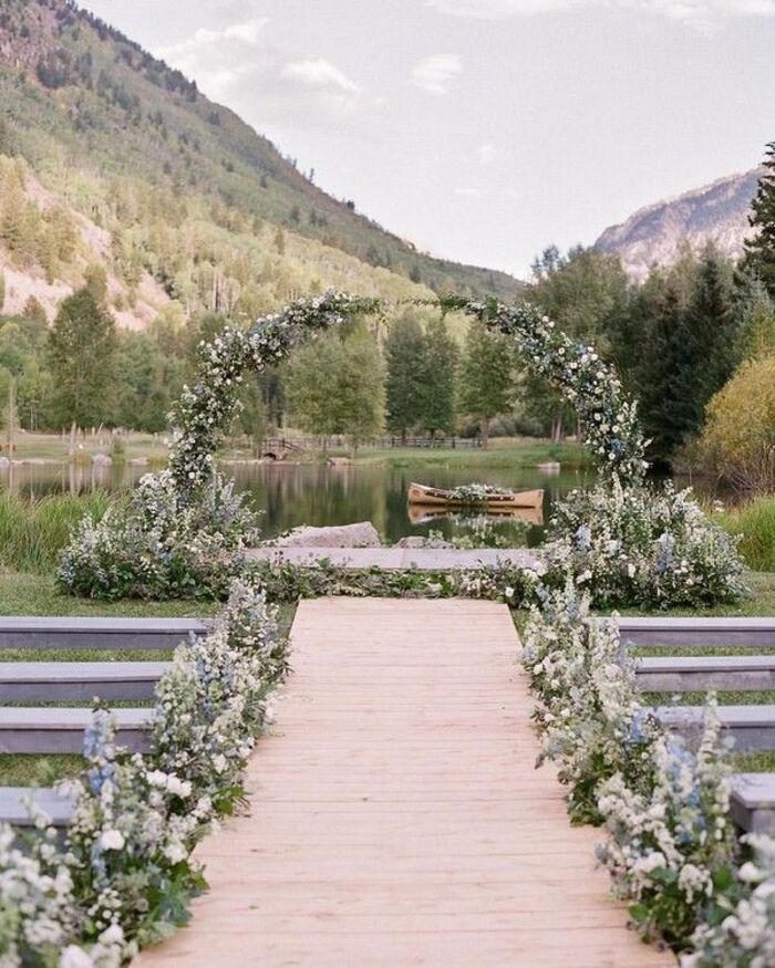 Mariage dans les fjords norvégiens / Photo via Pinterest